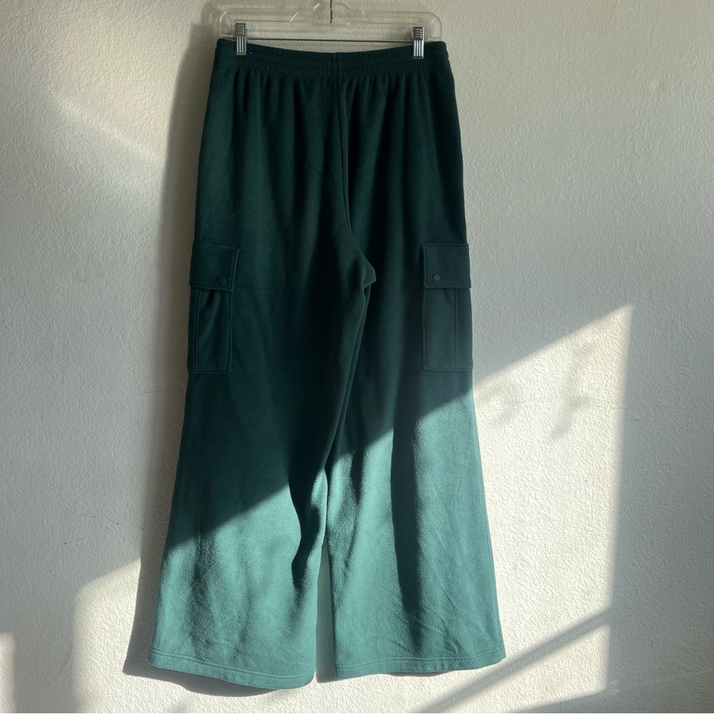 PINK Victoria’s Secret Deep Forest Green Fleece Wide Leg Cargo Joggers Sz M NWT - Picture 10 of 13